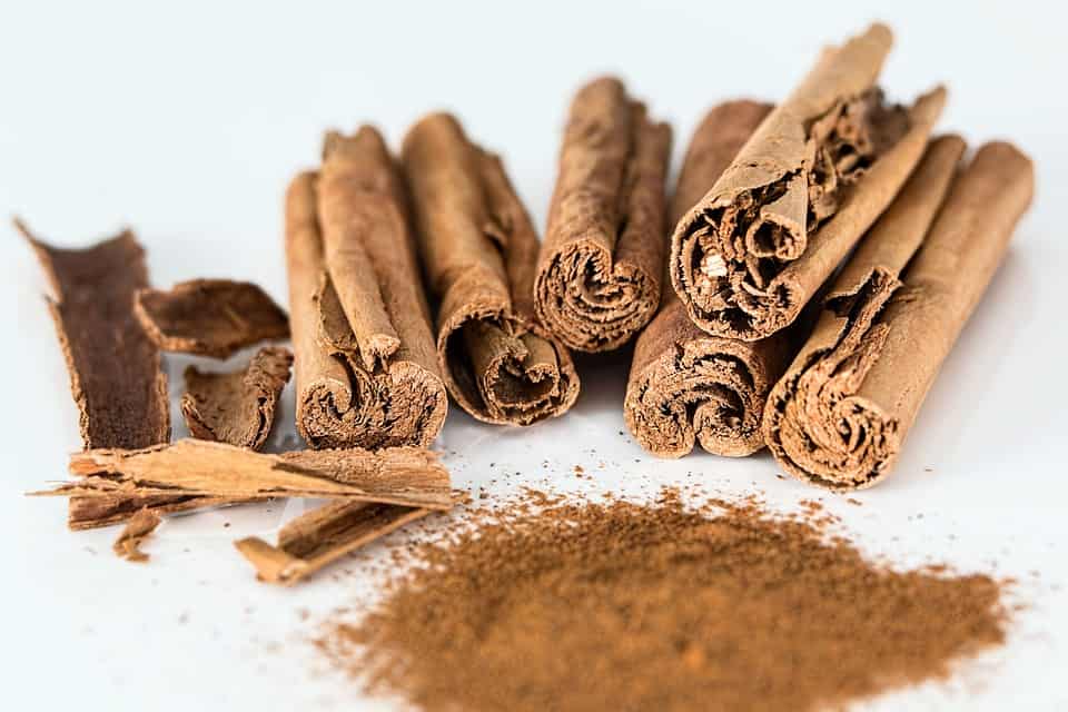 a number of cinnamon sticks and cinnamon powder